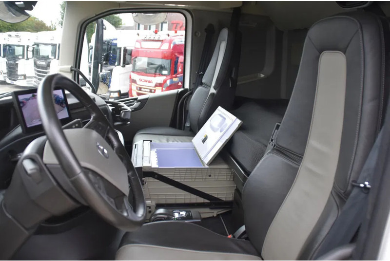 Volvo FH 500 Globe 8x2/4 - 147 TKM - PARK. AIRCO - 10 TONS FRONT AXLE - LEATHER SEATS - PTO - LED LIGHTS - TOP CONDITION - - شاحنة بهيكل معدني للمقصورة: صورة 5 Volvo FH 500 Globe 8x2/4 - 147 TKM - PARK. AIRCO - 10 TONS FRONT AXLE - LEATHER SEATS - PTO - LED LIGHTS - TOP CONDITION - - شاحنة بهيكل معدني للمقصورة: صورة 5