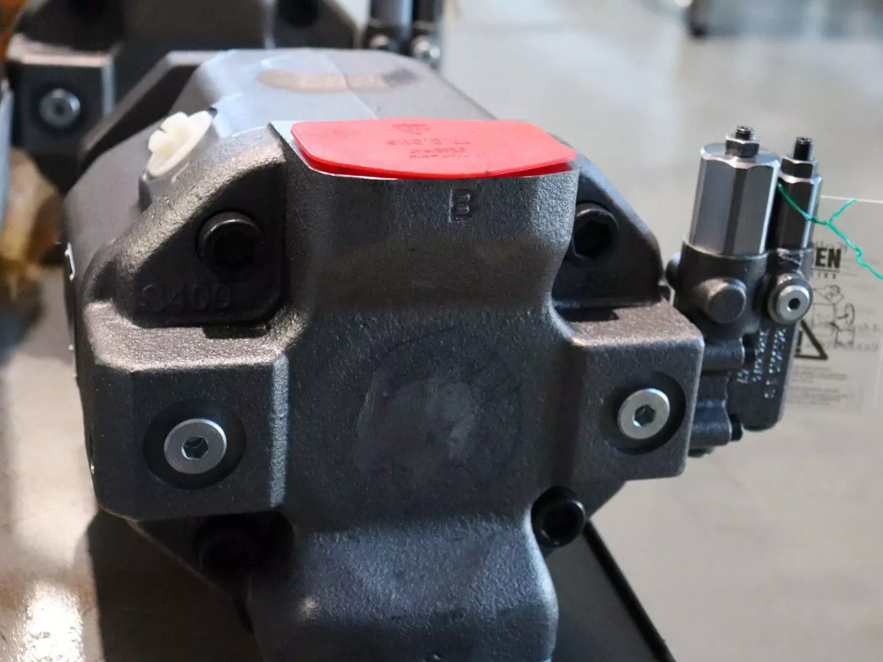 REXROTH A10VO100DFR/31L-VSC62N00 - مضخة هيدروليكية - معدات المناولة: صورة 2 REXROTH A10VO100DFR/31L-VSC62N00 - مضخة هيدروليكية - معدات المناولة: صورة 2