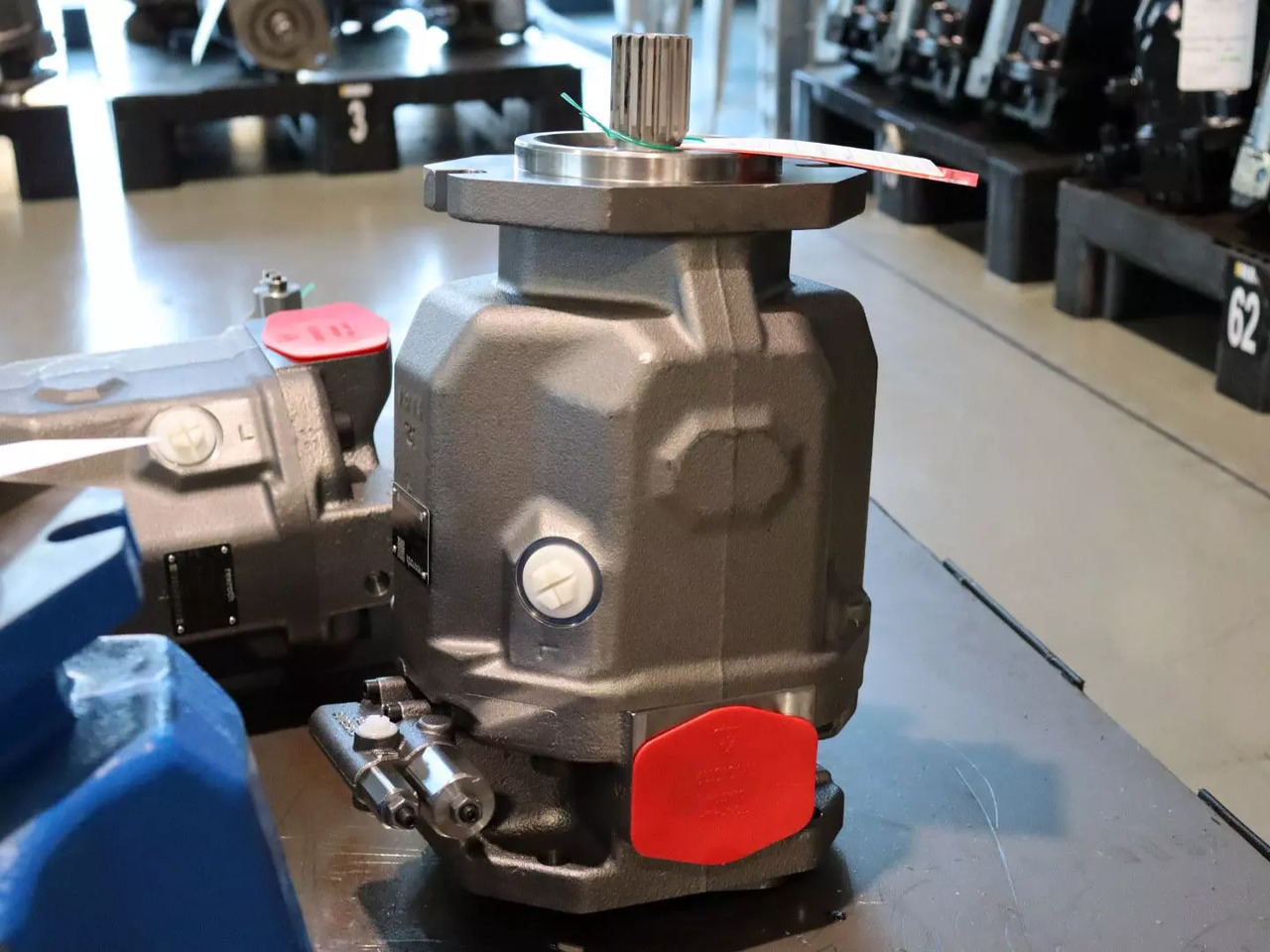 REXROTH A10VO100DFR/31R-VSC62K68 - مضخة هيدروليكية - معدات المناولة: صورة 1 REXROTH A10VO100DFR/31R-VSC62K68 - مضخة هيدروليكية - معدات المناولة: صورة 1