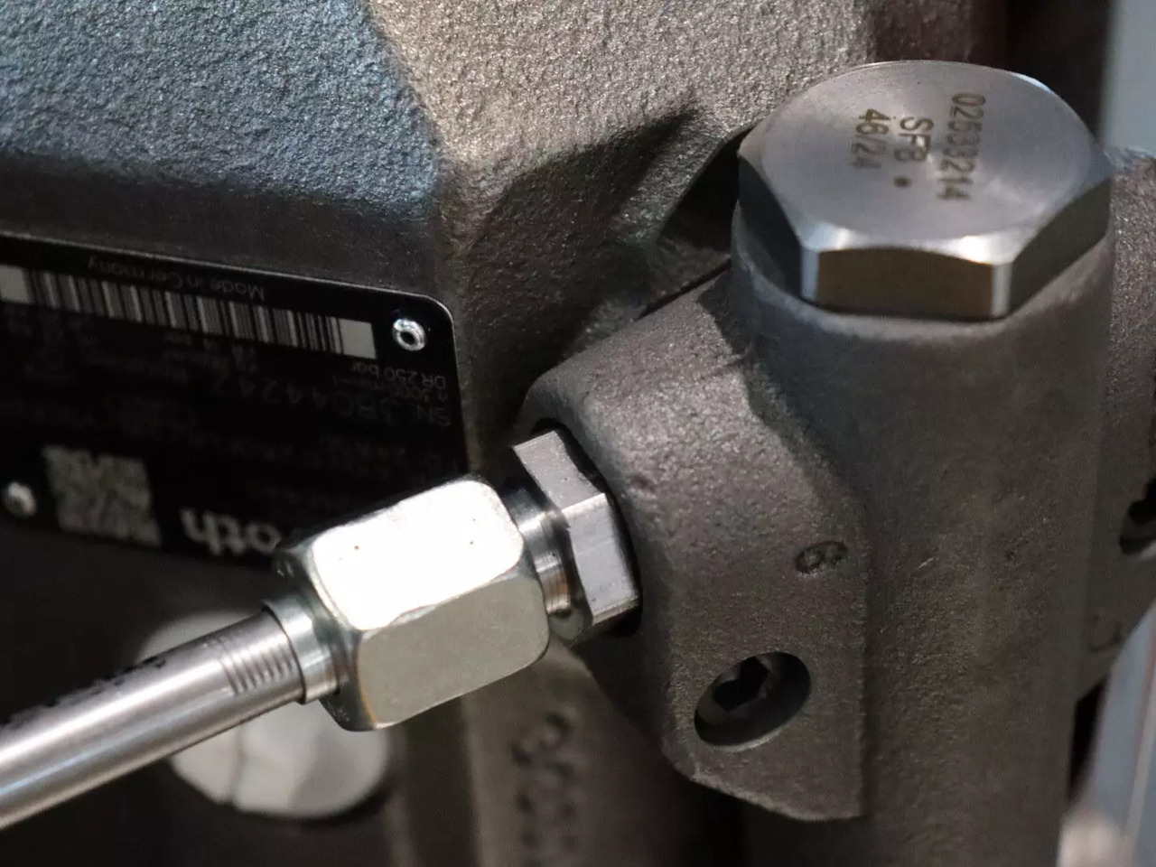 REXROTH A10VO28DFLR/31R-VSC62K01 - موتور هيدروليكي - آلات الإنشاء: صورة 3 REXROTH A10VO28DFLR/31R-VSC62K01 - موتور هيدروليكي - آلات الإنشاء: صورة 3