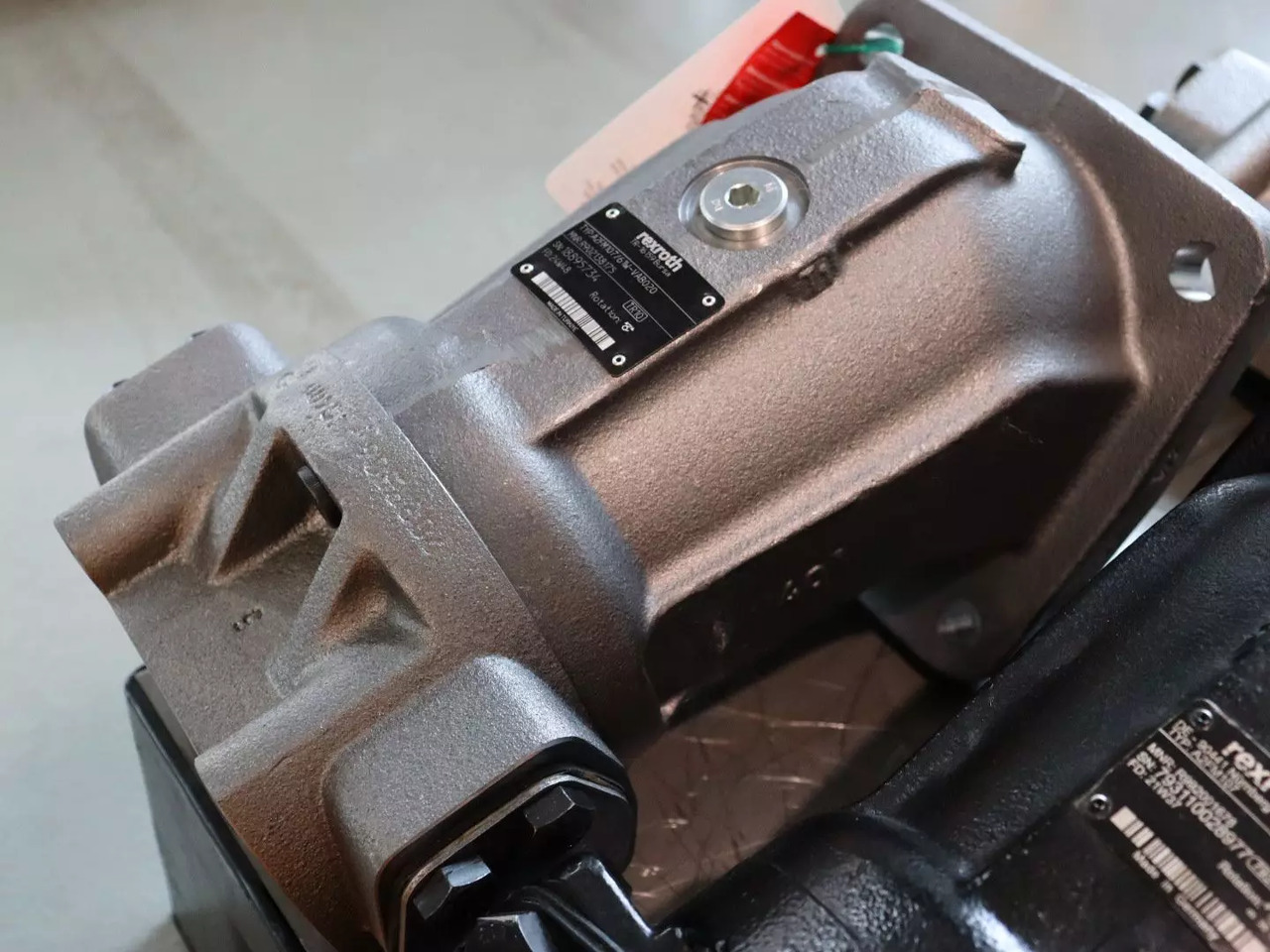 REXROTH A2FM107/61W-VAB020 - موتور هيدروليكي - آلات الإنشاء: صورة 1 REXROTH A2FM107/61W-VAB020 - موتور هيدروليكي - آلات الإنشاء: صورة 1