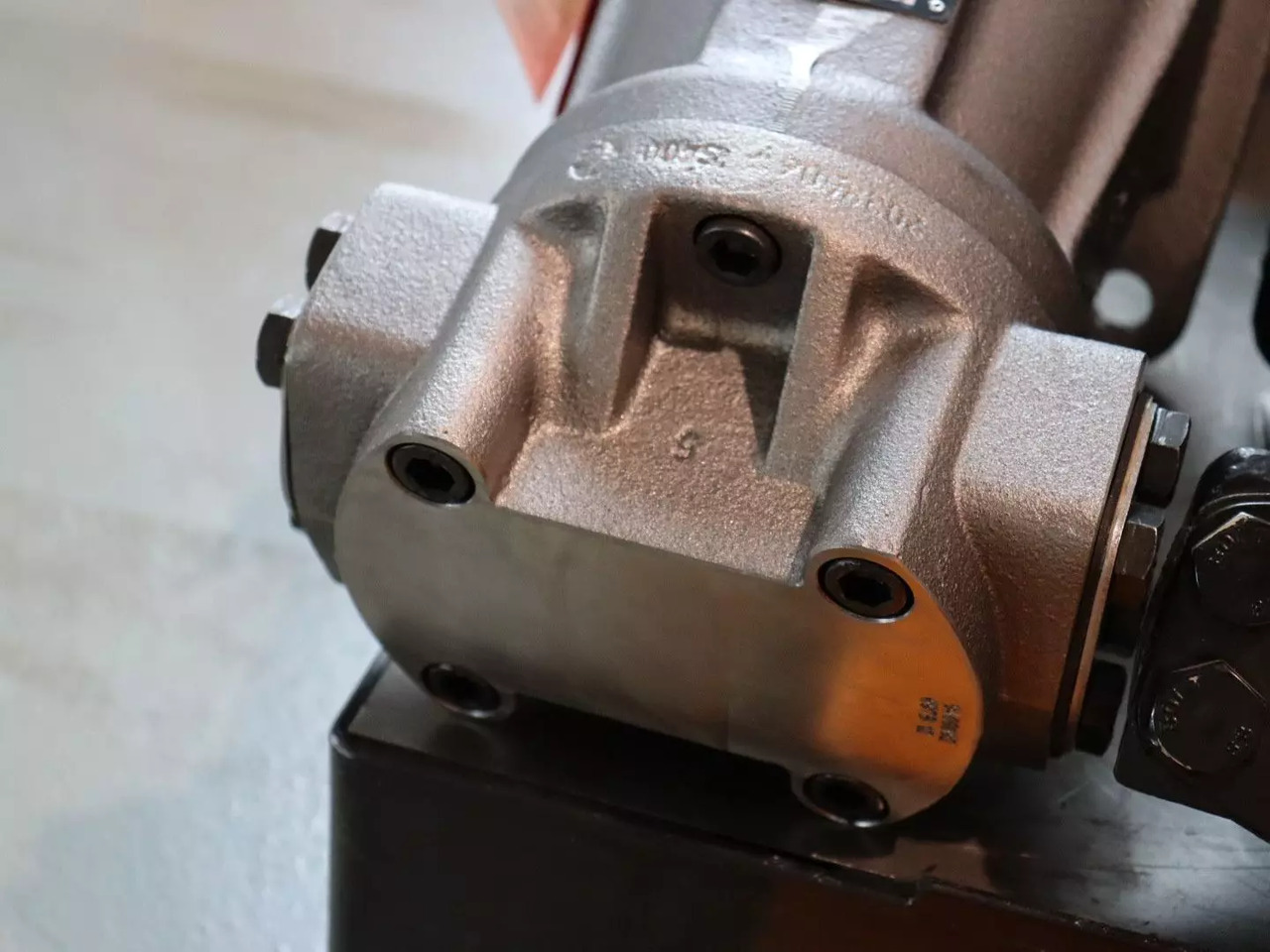 REXROTH A2FM107/61W-VAB020 - موتور هيدروليكي - آلات الإنشاء: صورة 3 REXROTH A2FM107/61W-VAB020 - موتور هيدروليكي - آلات الإنشاء: صورة 3