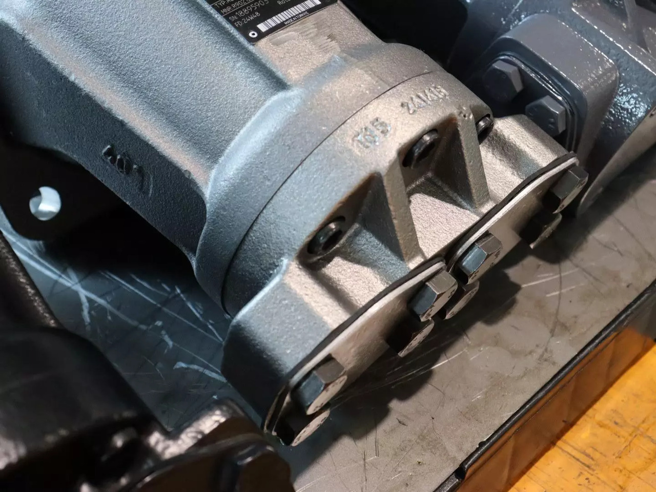 REXROTH A2FM107/61W-VZB010 - موتور هيدروليكي - آلات الإنشاء: صورة 3 REXROTH A2FM107/61W-VZB010 - موتور هيدروليكي - آلات الإنشاء: صورة 3