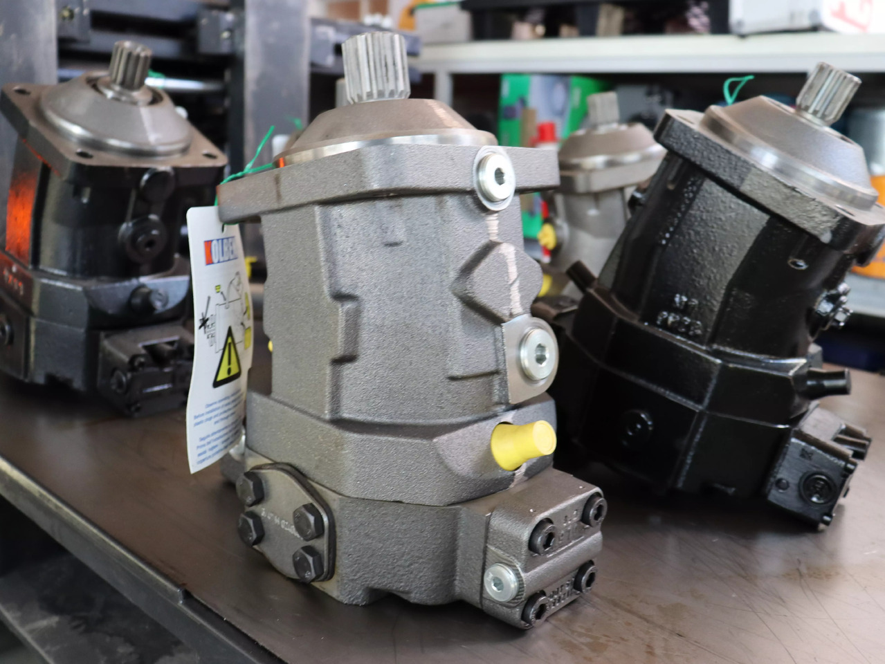 REXROTH A6VM060HA2T30004F/71MWV0M4Z8200-0 - موتور هيدروليكي - معدات المناولة: صورة 1 REXROTH A6VM060HA2T30004F/71MWV0M4Z8200-0 - موتور هيدروليكي - معدات المناولة: صورة 1