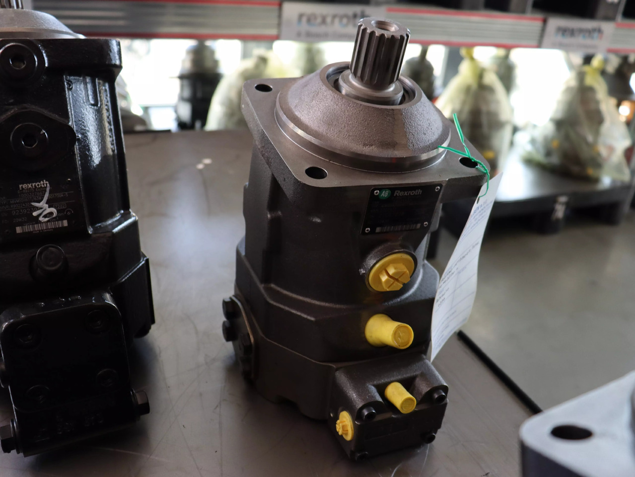 REXROTH A6VM060HA2T30004F/71MWV0M4Z8200-0 - موتور هيدروليكي - معدات المناولة: صورة 2 REXROTH A6VM060HA2T30004F/71MWV0M4Z8200-0 - موتور هيدروليكي - معدات المناولة: صورة 2