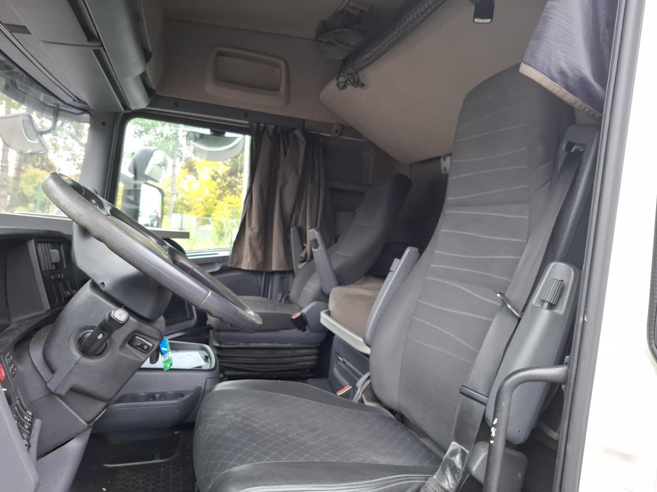 SCANIA SCANIA R410 LB 4x2 MNB - شاحنة بهيكل معدني للمقصورة: صورة 4 SCANIA SCANIA R410 LB 4x2 MNB - شاحنة بهيكل معدني للمقصورة: صورة 4