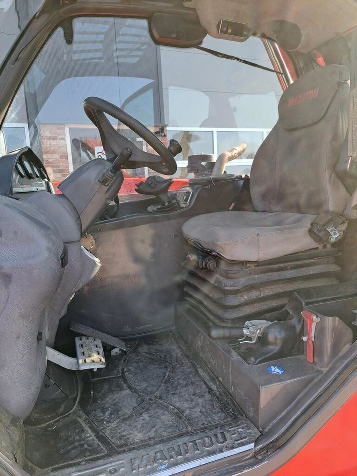 آلة رفع ونقل تلسكوبية Manitou MLT735 120ps: صورة 15 آلة رفع ونقل تلسكوبية Manitou MLT735 120ps: صورة 15