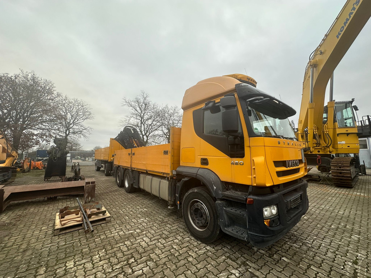 IVECO STRALIS 420 truck open box with TEREX loading crane 290.2E-A3 - شاحنة برافعة خطافية, شاحنة كرين: صورة 2 IVECO STRALIS 420 truck open box with TEREX loading crane 290.2E-A3 - شاحنة برافعة خطافية, شاحنة كرين: صورة 2