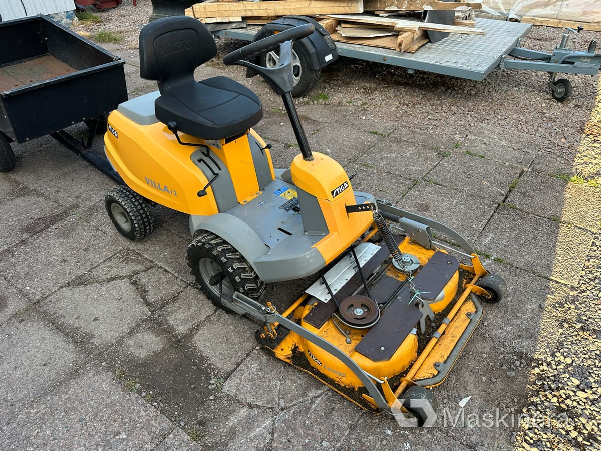 Åkgräsklippare Stiga Villa 12 med tillbehör - جزازة عشب الحدائق: صورة 1 Åkgräsklippare Stiga Villa 12 med tillbehör - جزازة عشب الحدائق: صورة 1