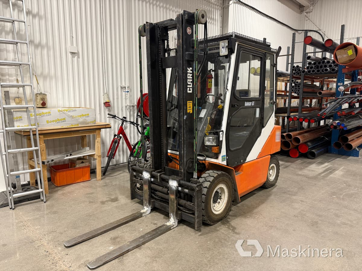 Gaffeltruck Clark DPM 25C - رافعة شوكية ديزل: صورة 1 Gaffeltruck Clark DPM 25C - رافعة شوكية ديزل: صورة 1