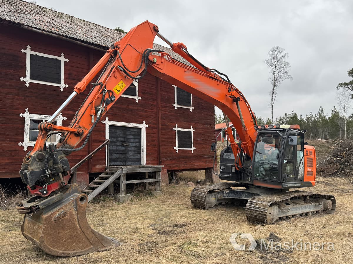 Grävmaskin Hitachi ZX225USLC-5B med redskap - حفار زاحف: صورة 1 Grävmaskin Hitachi ZX225USLC-5B med redskap - حفار زاحف: صورة 1