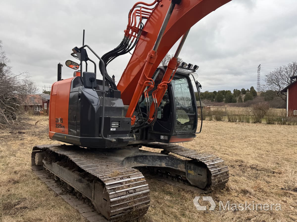Grävmaskin Hitachi ZX225USLC-5B med redskap - حفار زاحف: صورة 4 Grävmaskin Hitachi ZX225USLC-5B med redskap - حفار زاحف: صورة 4