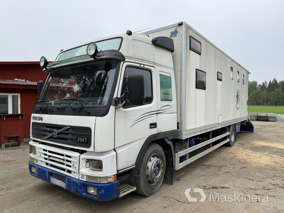 Hästlastbil Volvo FM7 4X2 - شاحنة نقل خيل: صورة 1 Hästlastbil Volvo FM7 4X2 - شاحنة نقل خيل: صورة 1