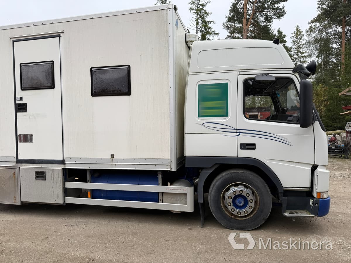 Hästlastbil Volvo FM7 4X2 - شاحنة نقل خيل: صورة 5 Hästlastbil Volvo FM7 4X2 - شاحنة نقل خيل: صورة 5