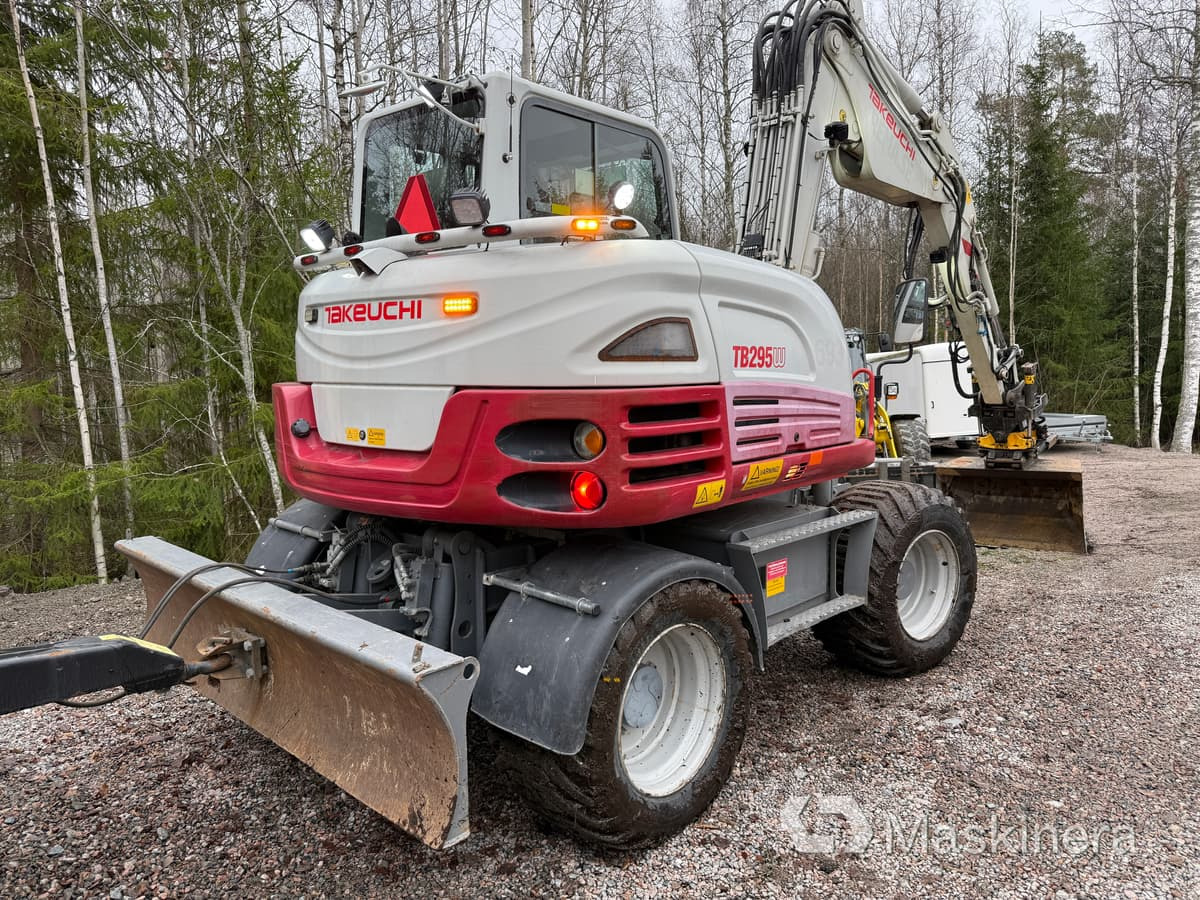 Hjulgrävare Takeuchi TB295W med vagn & redskap - حفار زاحف: صورة 3 Hjulgrävare Takeuchi TB295W med vagn & redskap - حفار زاحف: صورة 3