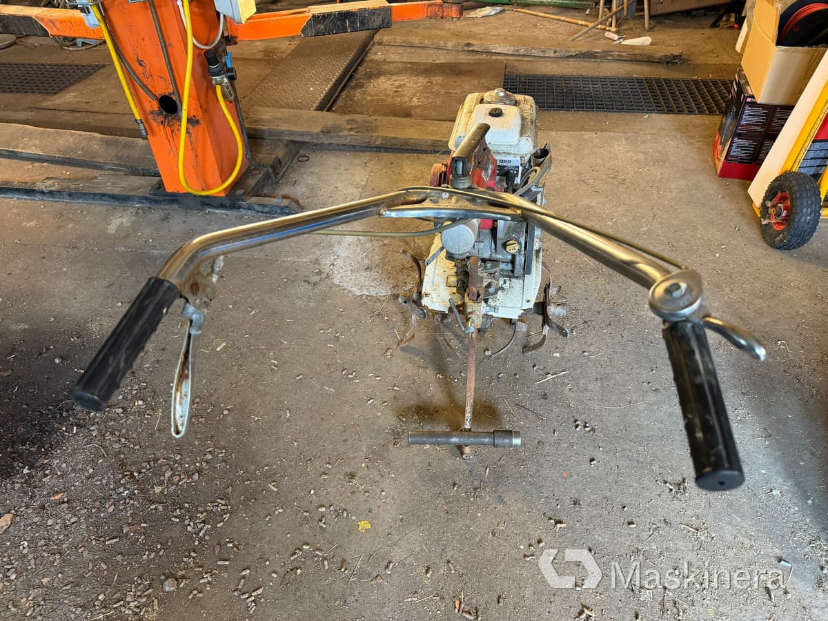 Jordfräs Honda F28C (Rep.objekt) - آلة حرث الحديقة: صورة 4 Jordfräs Honda F28C (Rep.objekt) - آلة حرث الحديقة: صورة 4