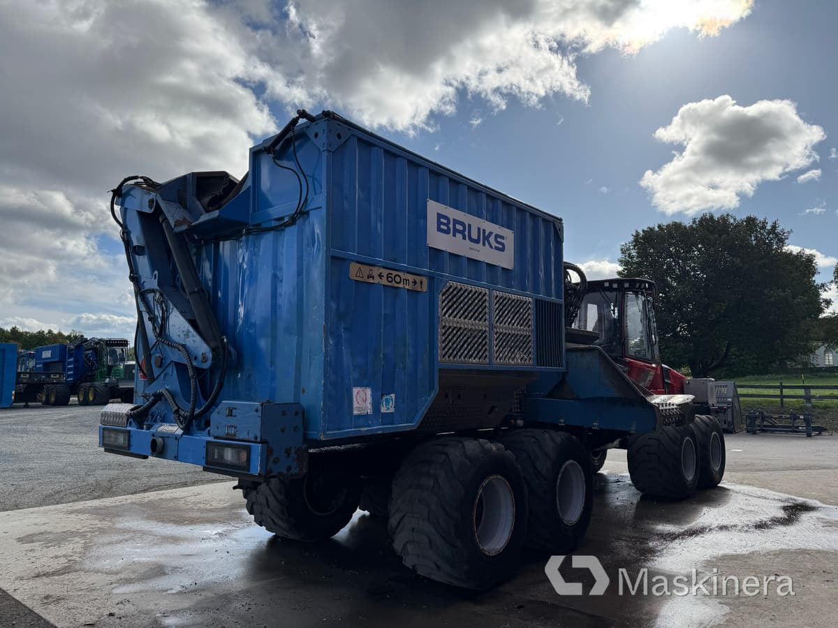 Komatsu 865 & Bruks flishugg Flisskördare Komatsu 865 med kran & Bruks 805.2 STC flishugg - آلة حصاد الأشجار: صورة 5 Komatsu 865 & Bruks flishugg Flisskördare Komatsu 865 med kran & Bruks 805.2 STC flishugg - آلة حصاد الأشجار: صورة 5