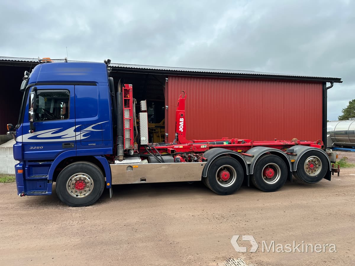 Mercedes Benz 930.24 3260L Krokbil Mercedes Benz 3260L med Cameleont - شاحنة برافعة خطافية: صورة 3 Mercedes Benz 930.24 3260L Krokbil Mercedes Benz 3260L med Cameleont - شاحنة برافعة خطافية: صورة 3