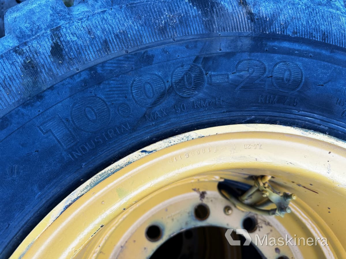 Nokian Grävmaskinsdäck dubbelhjul med fälg - عجلات - آلات الإنشاء: صورة 5 Nokian Grävmaskinsdäck dubbelhjul med fälg - عجلات - آلات الإنشاء: صورة 5