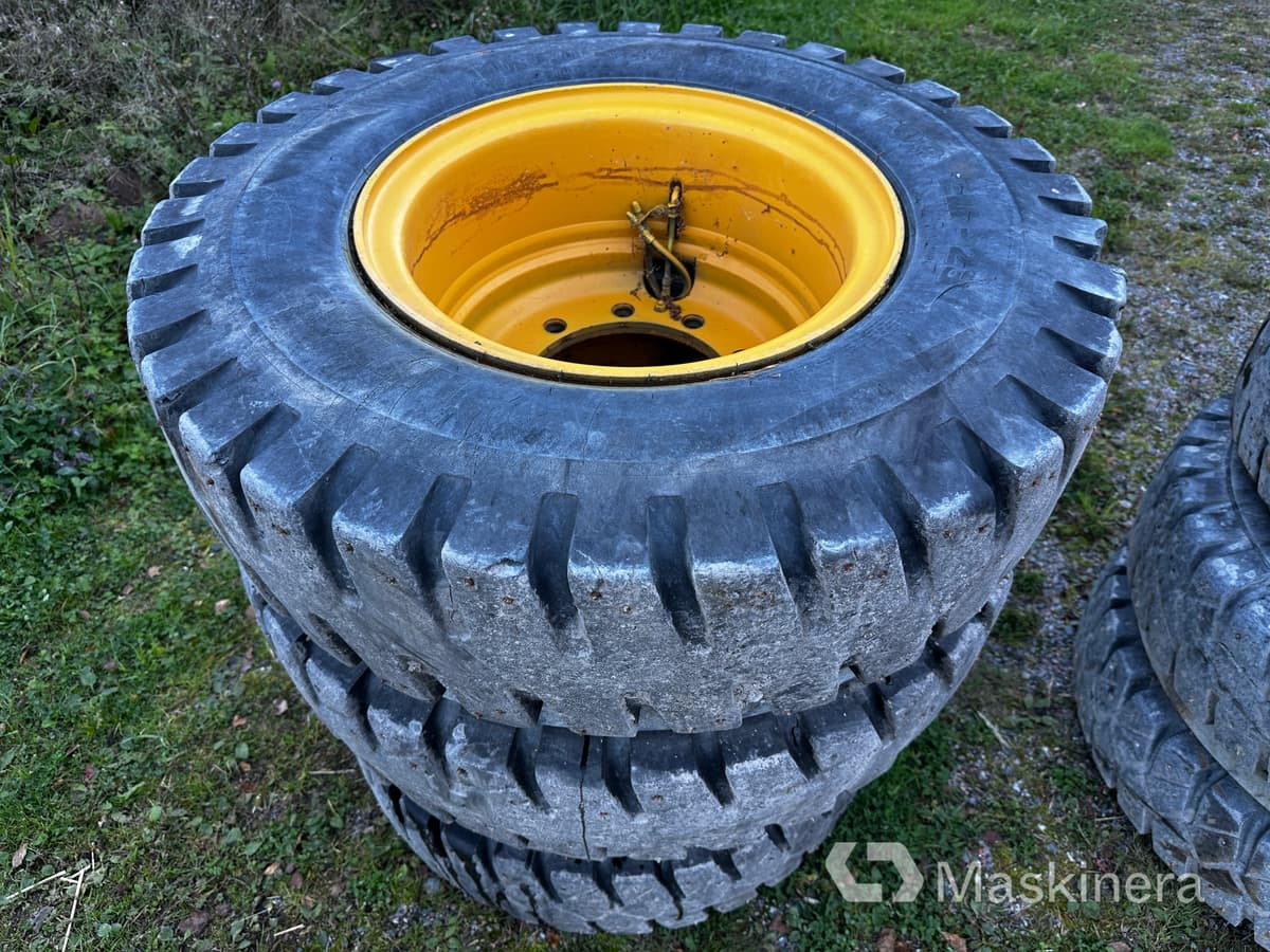 Nokian Grävmaskinsdäck dubbelhjul med fälg - عجلات - آلات الإنشاء: صورة 2 Nokian Grävmaskinsdäck dubbelhjul med fälg - عجلات - آلات الإنشاء: صورة 2