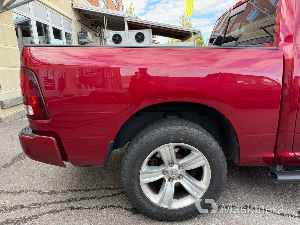 Pickup Dodge Ram 1500 Crew Cab 5.7L V8 HEMI - فان المدمجة: صورة 5 Pickup Dodge Ram 1500 Crew Cab 5.7L V8 HEMI - فان المدمجة: صورة 5