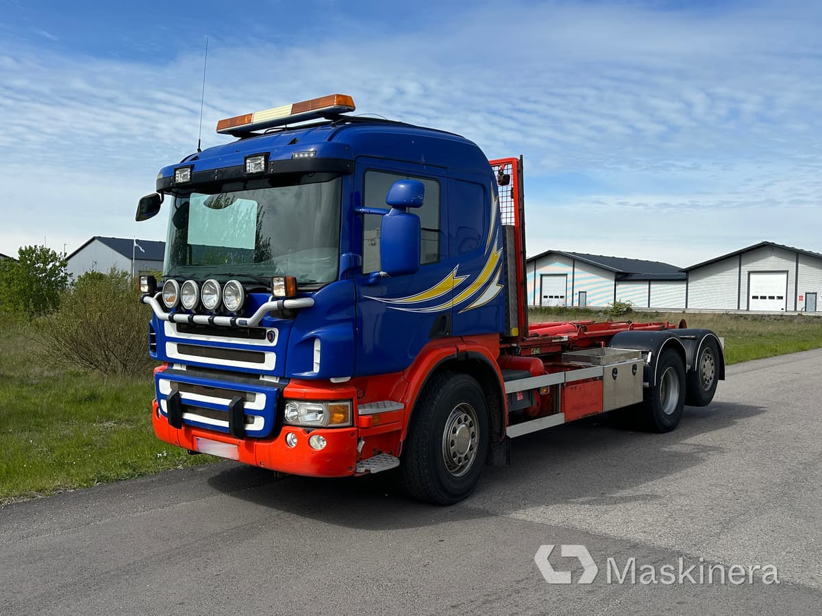 Scania P400LB6X2*4HNB Lastväxlare Scania P400 6X2*4 - شاحنة برافعة خطافية: صورة 1 Scania P400LB6X2*4HNB Lastväxlare Scania P400 6X2*4 - شاحنة برافعة خطافية: صورة 1