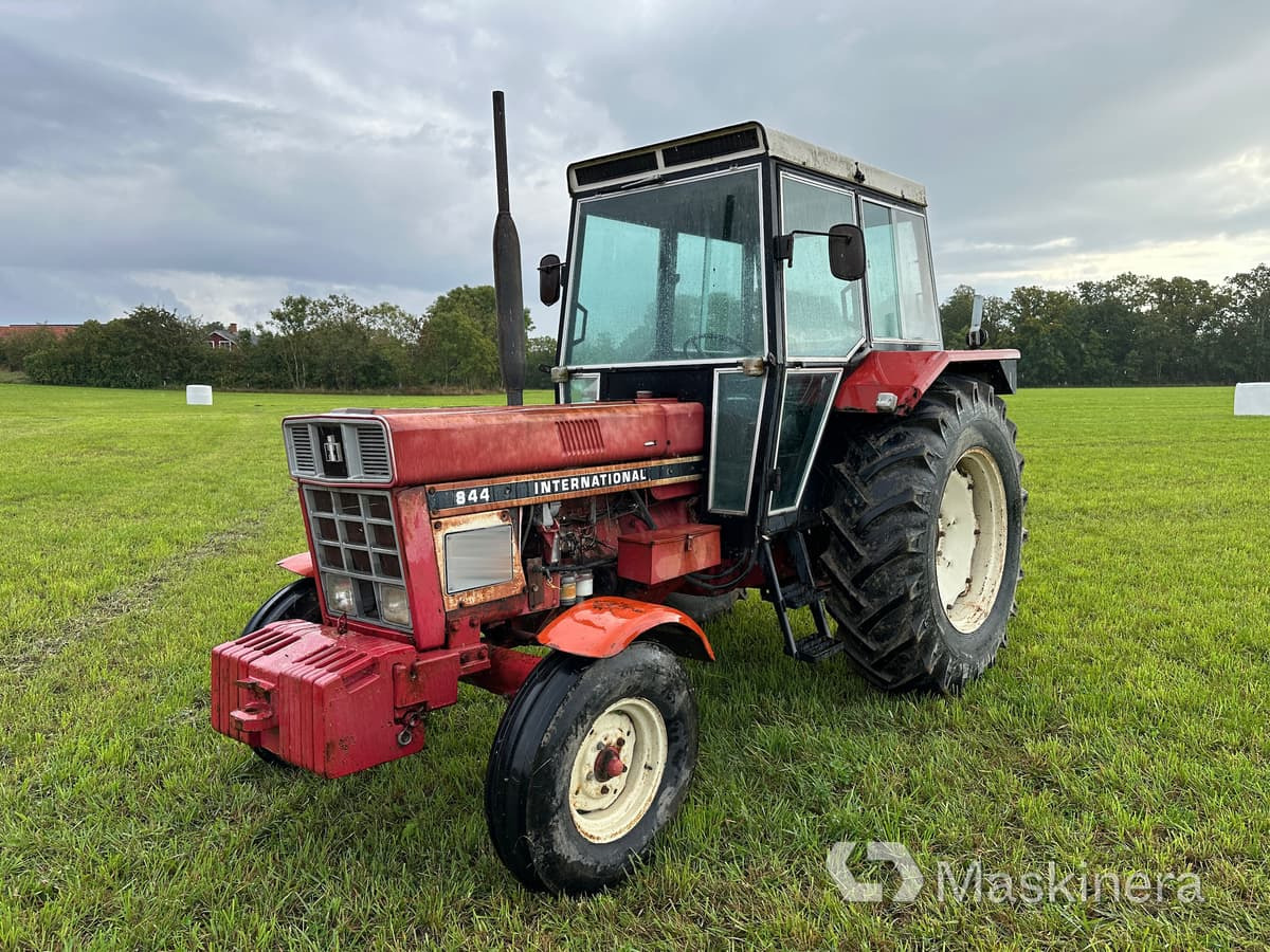 Traktor International 844 - جرار: صورة 1 Traktor International 844 - جرار: صورة 1