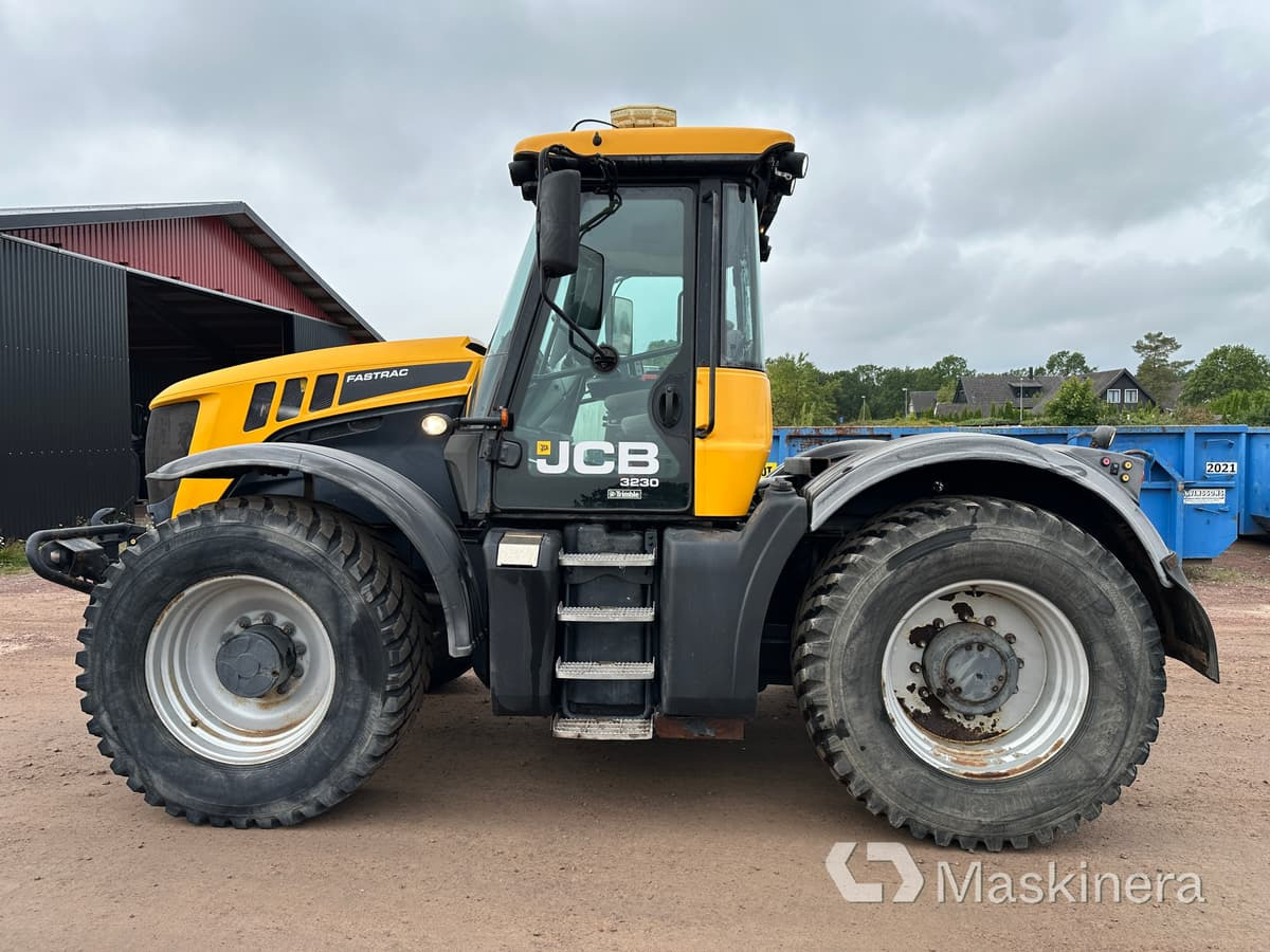 Traktor JCB Fastrac 3230 XTRA - جرار: صورة 2 Traktor JCB Fastrac 3230 XTRA - جرار: صورة 2