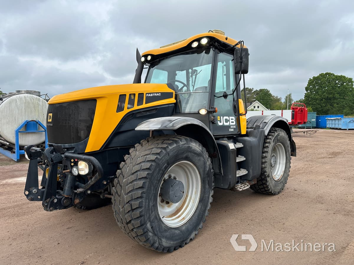 Traktor JCB Fastrac 3230 XTRA - جرار: صورة 1 Traktor JCB Fastrac 3230 XTRA - جرار: صورة 1