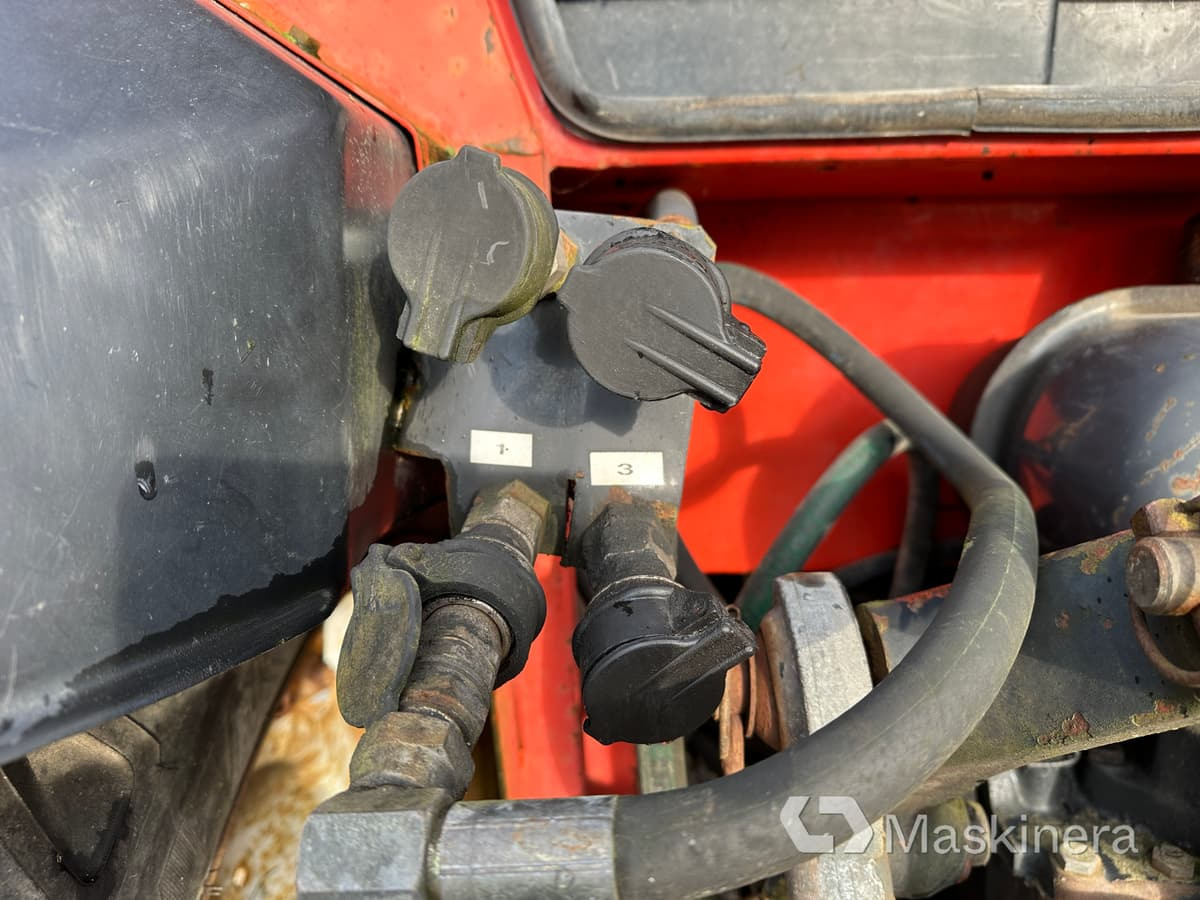 تأجير  Traktor Valmet 405-4 med frontlastare Traktor Valmet 405-4 med frontlastare: صورة 31