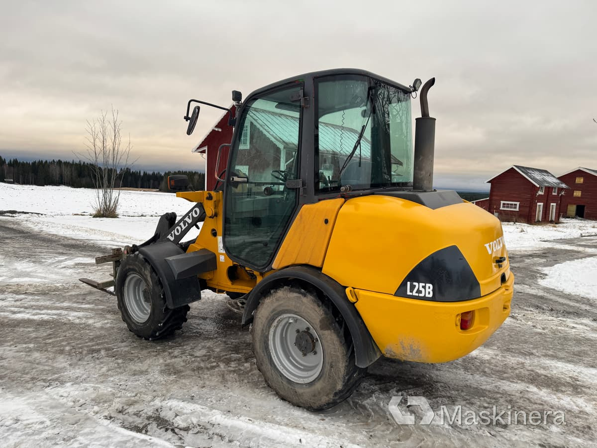 Volvo L25BV-P Hjullastare Volvo L25B med tillbehör - اللودر بعجل: صورة 3 Volvo L25BV-P Hjullastare Volvo L25B med tillbehör - اللودر بعجل: صورة 3