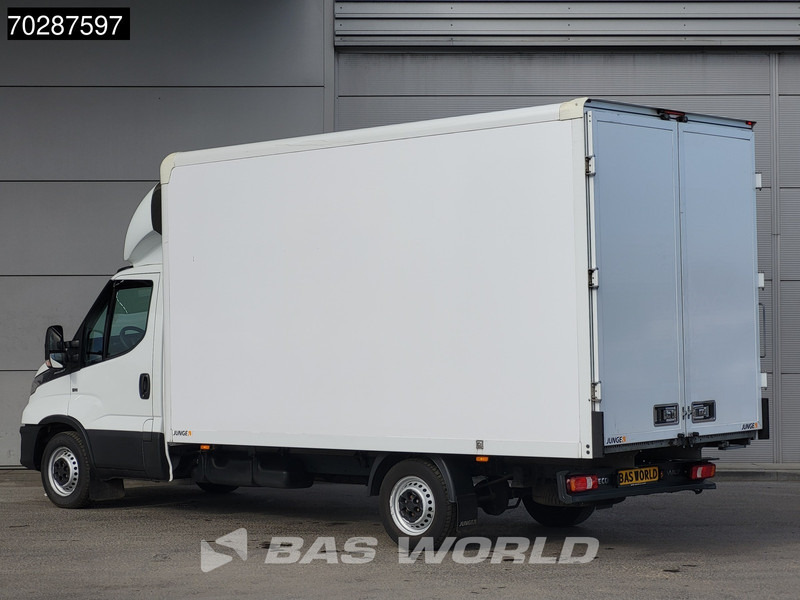 Iveco Daily 35S16 Automaat Bakwagen Achterdeuren Airco Camera Euro6 Meubelbak Koffer 21m3 Airco - شاحنة بصندوق مغلق: صورة 2 Iveco Daily 35S16 Automaat Bakwagen Achterdeuren Airco Camera Euro6 Meubelbak Koffer 21m3 Airco - شاحنة بصندوق مغلق: صورة 2