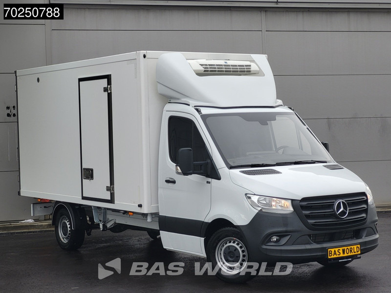 Mercedes-Benz Sprinter 317 CDI Koelwagen Automaat Zijdeur 2025-Model Thermo King V-300max 230v-Stekker 170PK Airco Cruise MBUX CarPlay Euro6 Koel Koele - شاحنة توصيل مبردة: صورة 2 Mercedes-Benz Sprinter 317 CDI Koelwagen Automaat Zijdeur 2025-Model Thermo King V-300max 230v-Stekker 170PK Airco Cruise MBUX CarPlay Euro6 Koel Koele - شاحنة توصيل مبردة: صورة 2