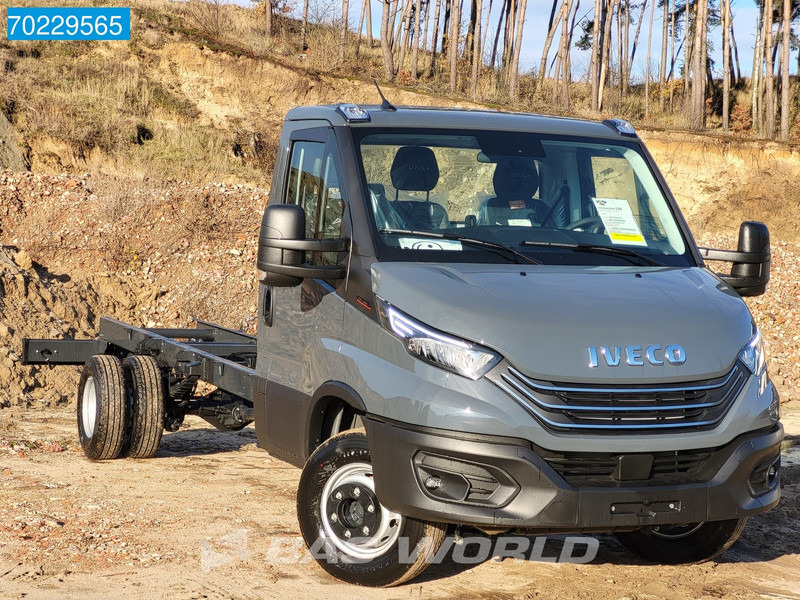 Iveco Daily 70C18 475WB Chassis Cabine Fahrgestell Airco Cruise Navi A/C - شاحنة توصيل مغلقة: صورة 3 Iveco Daily 70C18 475WB Chassis Cabine Fahrgestell Airco Cruise Navi A/C - شاحنة توصيل مغلقة: صورة 3