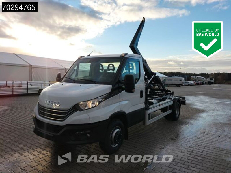 Iveco Daily 70C18 5 Tonnes Hooklift Euro 6 A/C - قلاب صغير: صورة 1 Iveco Daily 70C18 5 Tonnes Hooklift Euro 6 A/C - قلاب صغير: صورة 1