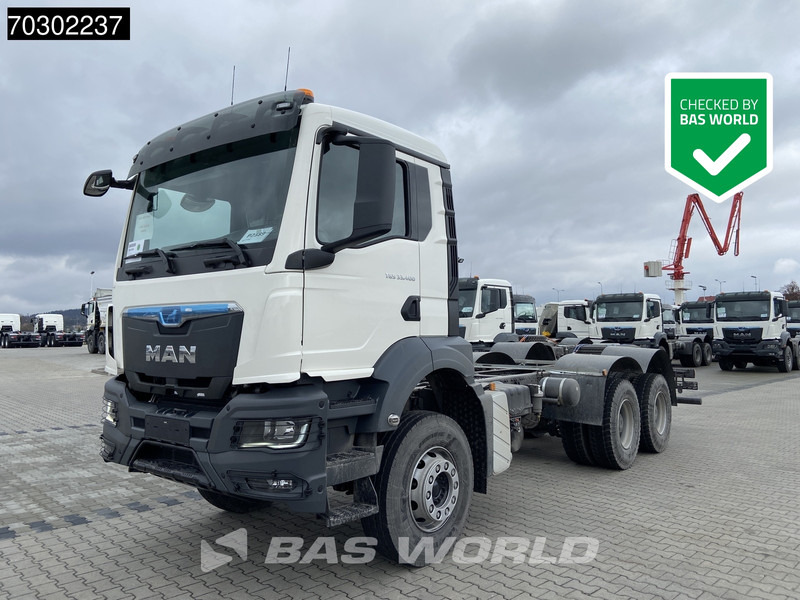 MAN TGS 33.400 6X4 NEW 6x4 chassis Big-Axle Manual Airco EURO 2 - شاحنة بهيكل معدني للمقصورة: صورة 1 MAN TGS 33.400 6X4 NEW 6x4 chassis Big-Axle Manual Airco EURO 2 - شاحنة بهيكل معدني للمقصورة: صورة 1