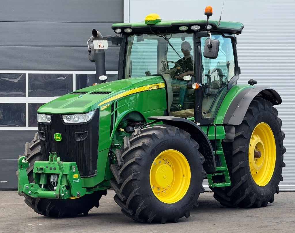 John Deere 8310 R - جرار: صورة 2 John Deere 8310 R - جرار: صورة 2