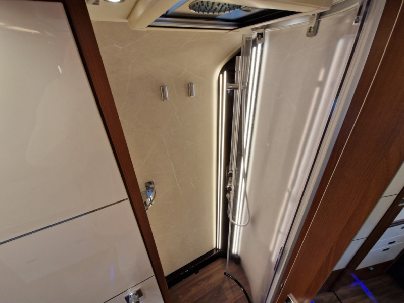 موتر هوم متكامل للبيع  Carthago Liner For Two I 53: صورة 20