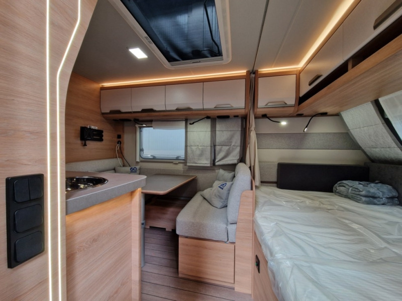 Knaus Sudwind 500 QDK 60° Years - كرفان سحب: صورة 3 Knaus Sudwind 500 QDK 60° Years - كرفان سحب: صورة 3