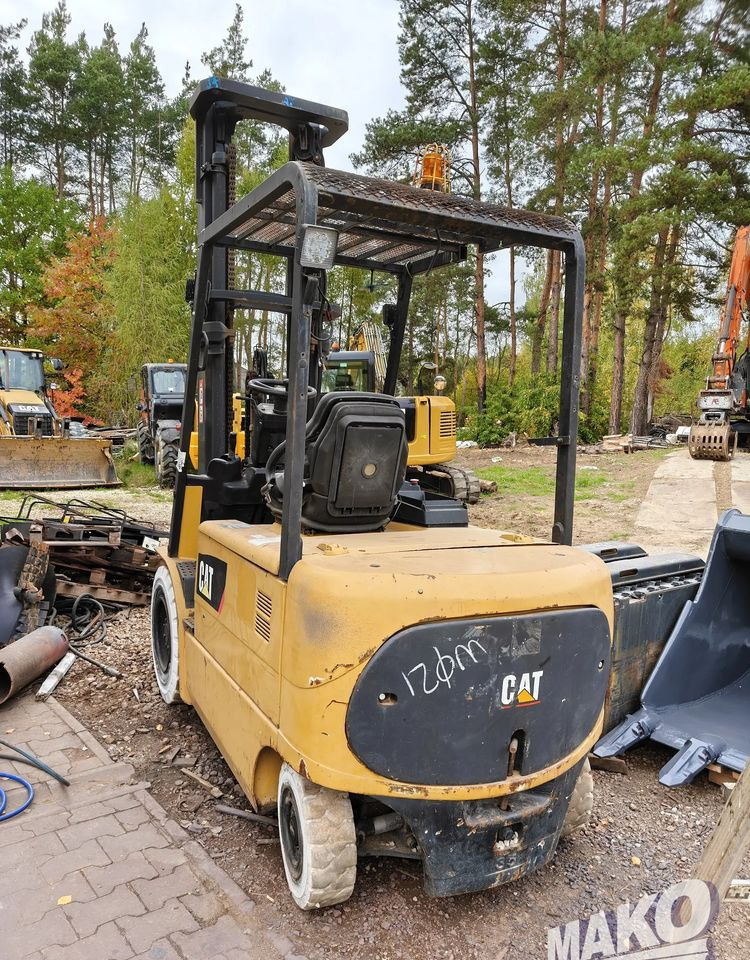 Caterpillar EP35K-PAC - رافعة شوكية كهربائية: صورة 4 Caterpillar EP35K-PAC - رافعة شوكية كهربائية: صورة 4