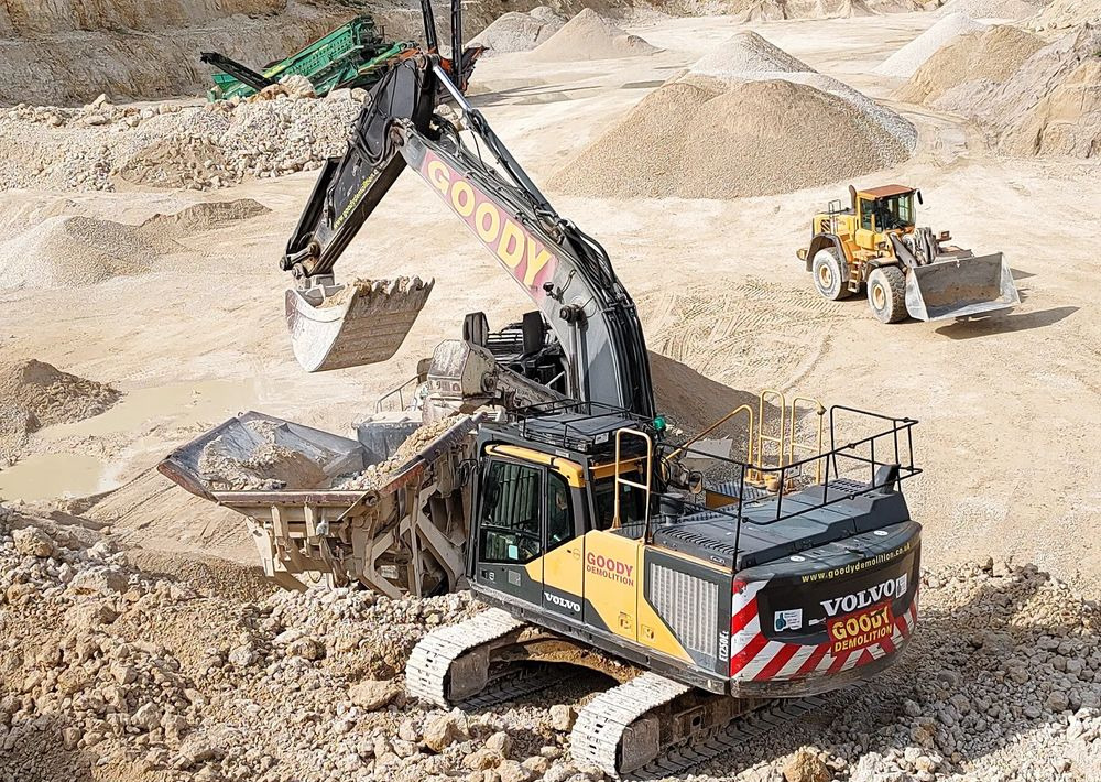 Volvo EC 250 EL - حفار زاحف: صورة 3 Volvo EC 250 EL - حفار زاحف: صورة 3
