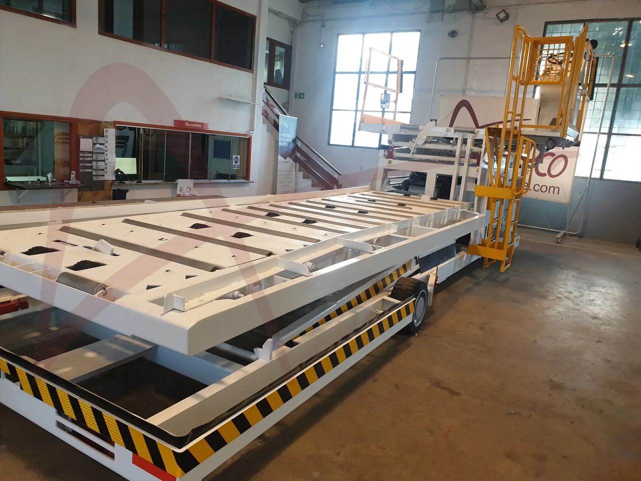 AIR MARREL LAM 3500 DP/R8 - محملات الحاويات والمنصات النقالة: صورة 3 AIR MARREL LAM 3500 DP/R8 - محملات الحاويات والمنصات النقالة: صورة 3