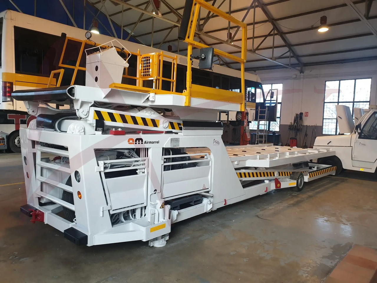 AIR MARREL LAM 3500 DP/R8 - محملات الحاويات والمنصات النقالة: صورة 1 AIR MARREL LAM 3500 DP/R8 - محملات الحاويات والمنصات النقالة: صورة 1