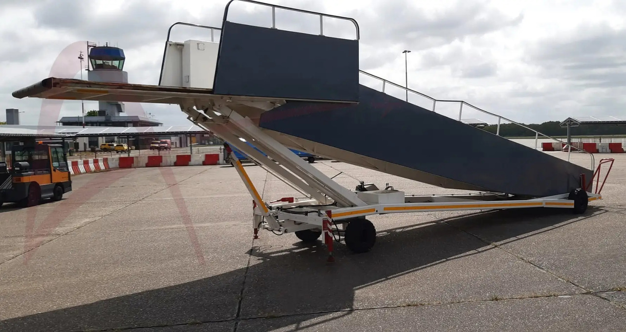 AMSS SKYWAY 96-232 - سلالم الطائرة: صورة 1 AMSS SKYWAY 96-232 - سلالم الطائرة: صورة 1