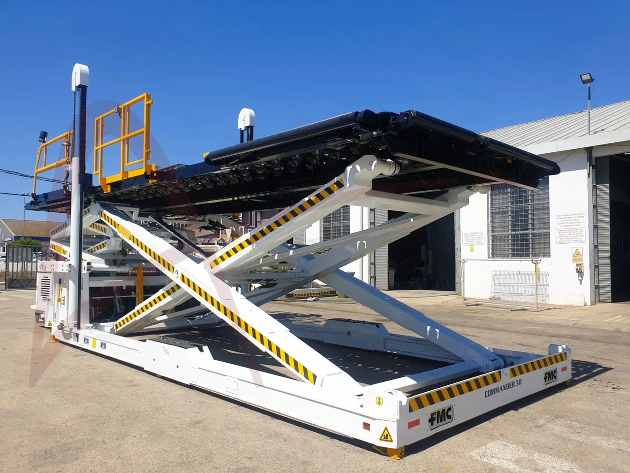 FMC COMMANDER 30 - محملات الحاويات والمنصات النقالة: صورة 4 FMC COMMANDER 30 - محملات الحاويات والمنصات النقالة: صورة 4