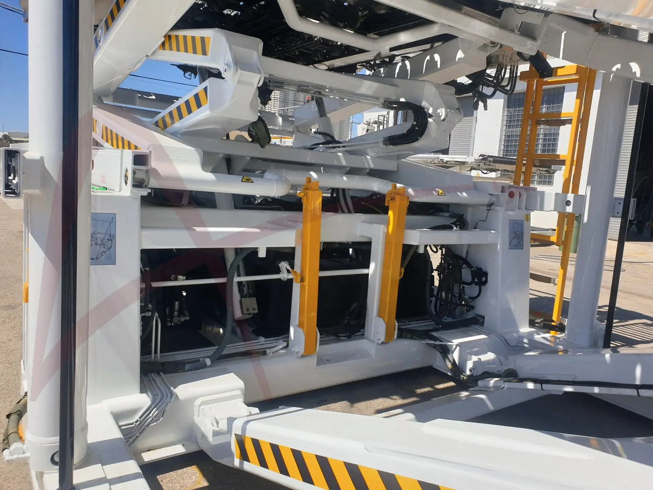 محملات الحاويات والمنصات النقالة FMC COMMANDER 30: صورة 8 محملات الحاويات والمنصات النقالة FMC COMMANDER 30: صورة 8