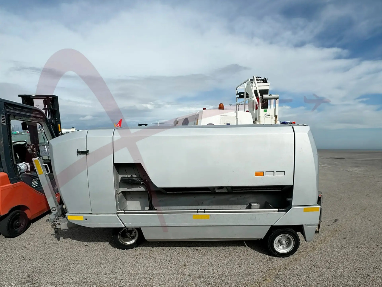 HITZINGER GPU-120MDE18 - وحدة الطاقة الأرضية للطائرات: صورة 1 HITZINGER GPU-120MDE18 - وحدة الطاقة الأرضية للطائرات: صورة 1