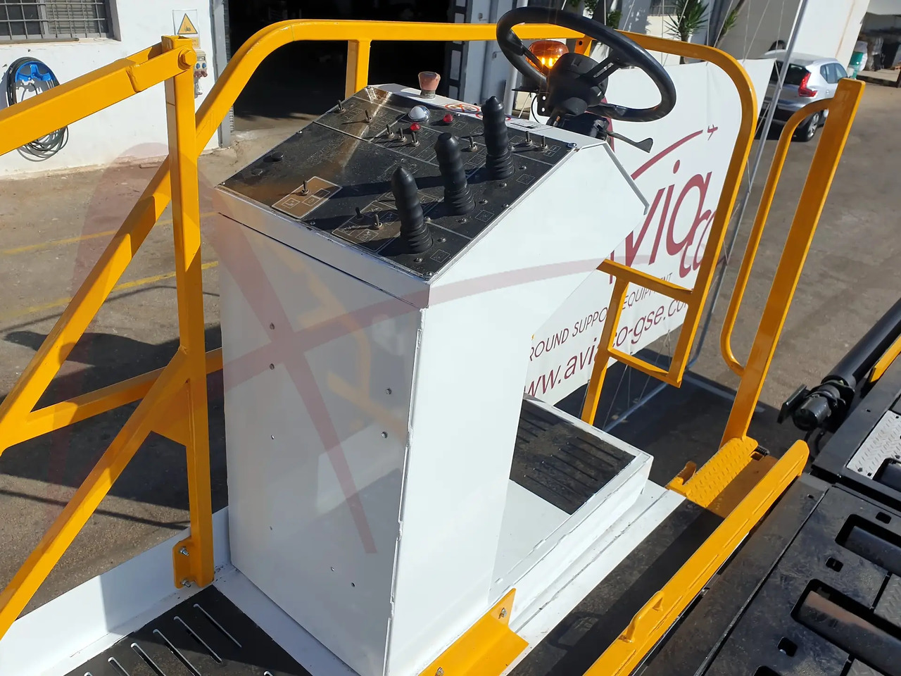 JBT AEROTECH COMMANDER 15iS - محملات الحاويات والمنصات النقالة: صورة 3 JBT AEROTECH COMMANDER 15iS - محملات الحاويات والمنصات النقالة: صورة 3