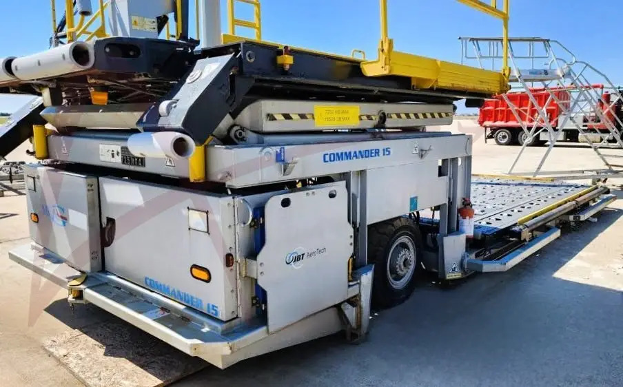 JBT AEROTECH COMMANDER 15iU-E - محملات الحاويات والمنصات النقالة: صورة 1 JBT AEROTECH COMMANDER 15iU-E - محملات الحاويات والمنصات النقالة: صورة 1