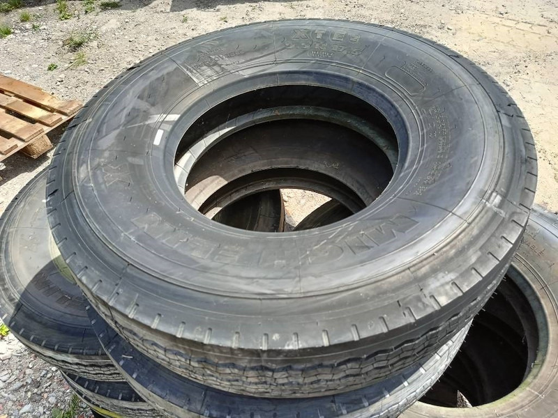 Banden landbouwbanden michelin dunlop 9.5R17.5 + 2 - الإطارات والجنوط - آلات الإنشاء: صورة 3 Banden landbouwbanden michelin dunlop 9.5R17.5 + 2 - الإطارات والجنوط - آلات الإنشاء: صورة 3